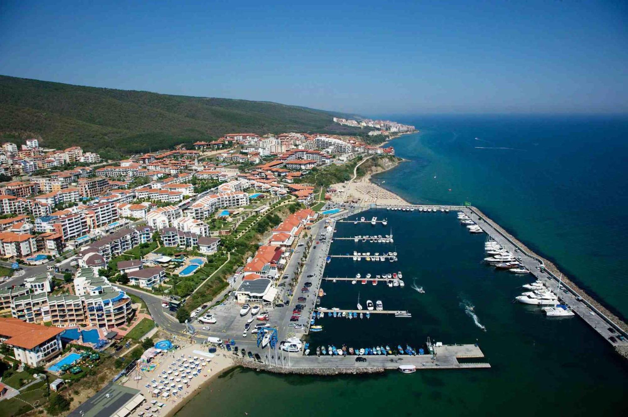 2 Bedroom Apartment Sveti Vlas With 2 Balconies And Sea Views Exterior photo
